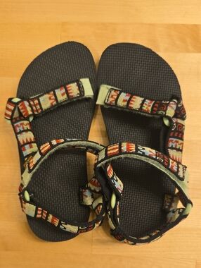 EUC Teva Sandals